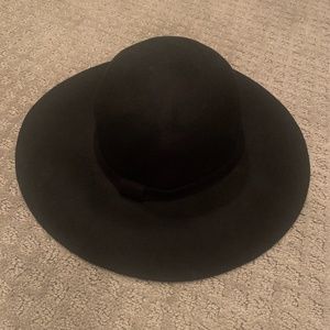 Steve Madden hat & Tillys black hat
